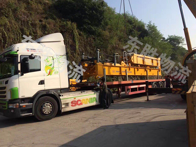 深圳到香港運(yùn)輸中：噸車與拖車區(qū)別在哪？深圳到香港運(yùn)輸中：噸車與拖車區(qū)別在哪？深圳到香港物流,香港物流專線,深圳香港進(jìn)出口,中港物流,香港深圳貨運(yùn)運(yùn)輸-深圳市東勝物流有限公司