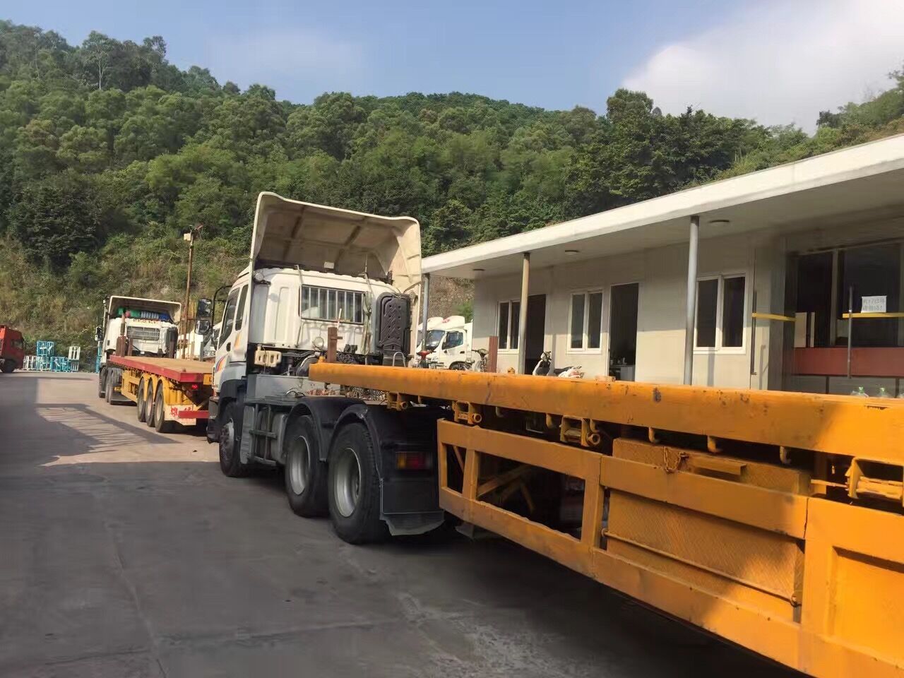 中港平板車(chē),香港平板車(chē),中港平板車(chē)中港矮排車(chē)運(yùn)輸,香港伸縮排,超長(zhǎng)貨物運(yùn)輸就找東勝物流