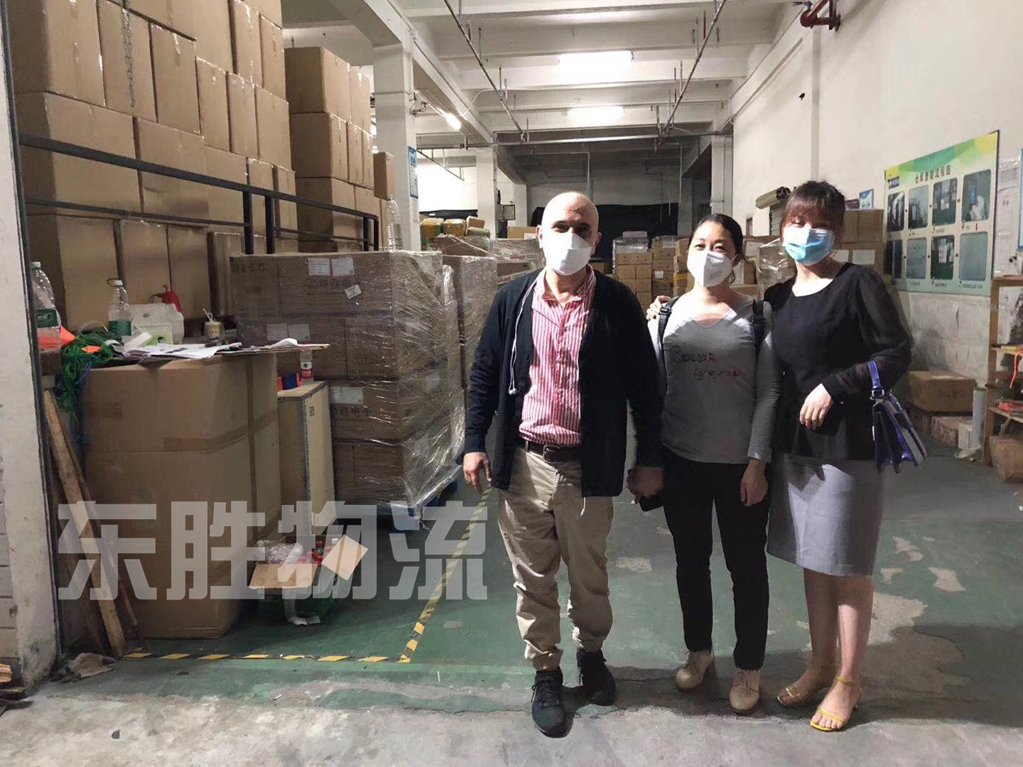 意大利客戶口罩出口運輸?shù)轿宜緜}庫考察，現(xiàn)場圖